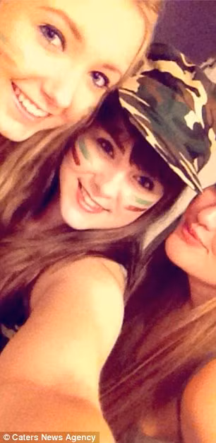 Chỉ một ngày sau buổi tiệc với bạn bè tình trạng sức khỏe của Charlotte xấu đi. Cô gái nôn suốt đêm, thêm vào đó là đau họng và có triệu chứng như cúm nên gia đình không đưa đi bệnh viện.