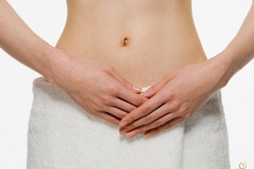 Ung thư âm đạo. Khi phụ nữ đến tuổi, tế bào trong âm đạo thay đổi và có khả năng biến thành ung thư. Tuy nhiên, những trường hợp này rất hiếm. Và phần lớn chúng đến từ ung thư da tế bào vảy. Nó phát triển một khối u trong âm đạo gần cổ tử cung và xuất hiện sau thời kỳ mãn kinh.