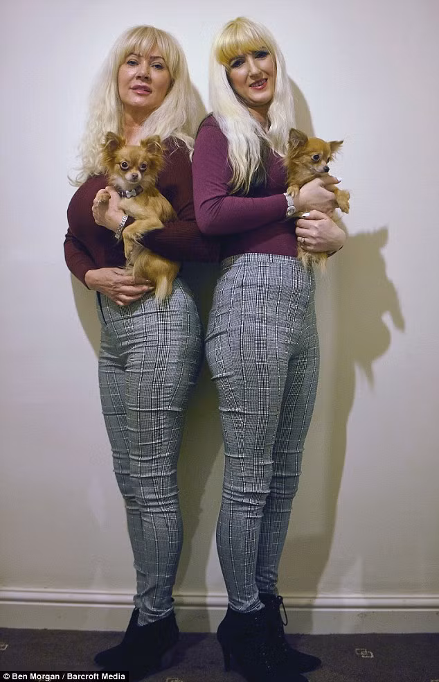 Kết quả của những cuộc phẫu thuật là đi đâu ai cũng nhầm lẫn 2 mẹ con là hai chị em. “Mục tiêu của tôi là giống Jane bởi tôi đẻ ra nó” Bà Janet cho biết.