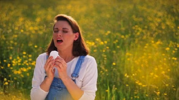  Thời tiết giao mùa là lúc sức khỏe của bạn mong manh nhất do nhiều loại virus vây quanh dễ phát triển các loại dịch bệnh, nhất là với những người có sức đề kháng kém.