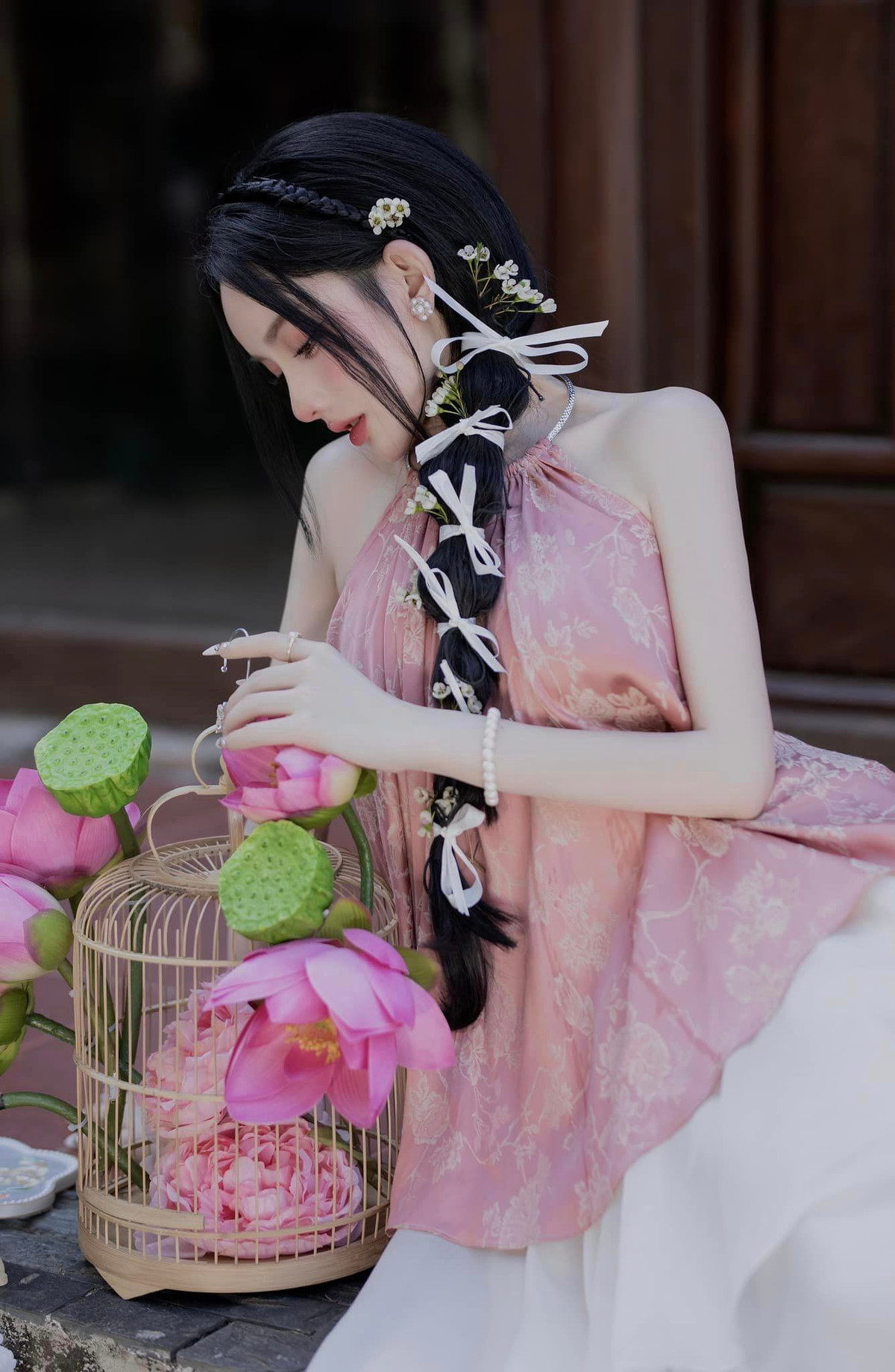 Hiện nàng hot girl 9X này điều hành một chuỗi cửa hàng thời trang và cửa hàng cho thuê trang phục ở Thành phố Hồ Chí Minh.