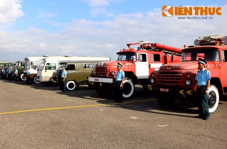 Quyết tâm của lãnh đạo, chỉ huy Trường Sĩ quan Không quân trong năm 2015 là lãnh đạo và tổ chức huấn luyện bay chặt chẽ, khoa học, bảo đảm chính quy trong huấn luyện. Duy trì nghiêm nề nếp giảng bình rút kinh nghiệm sau mỗi chuyến bay, ban bay, tuần bay và sau 7-8 ban bay. Phấn đấu hoàn thành 100% kế hoạch huấn luyện đào tạo học viên phi công, bảo đảm chất lượng, an toàn tuyệt đối. Trong ảnh, thành phần kỹ thuật, hậu cần sẵn sàng cho ra quân huấn luyện.