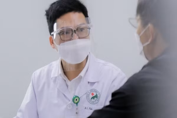 Nhung F0 nao can di kham hau COVID-19 sau khi khoi benh?