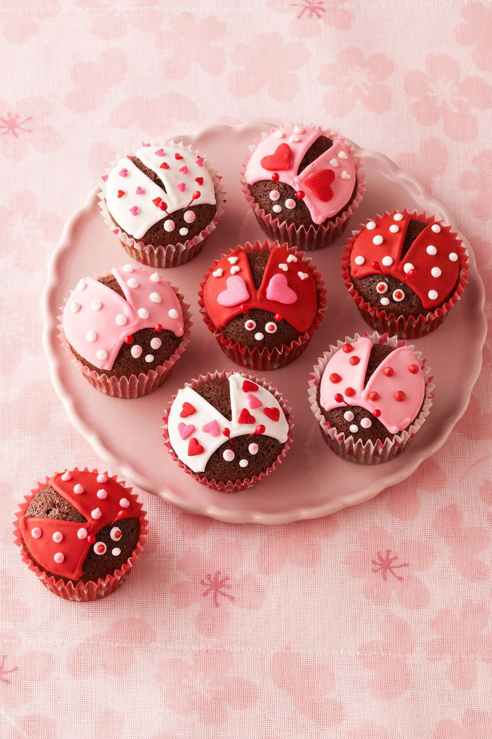 Chiếc bánh cupcake chocolate dễ thương này chắc chắn sẽ khiến đối phương vô cùng thích thú. Ảnh: WD.