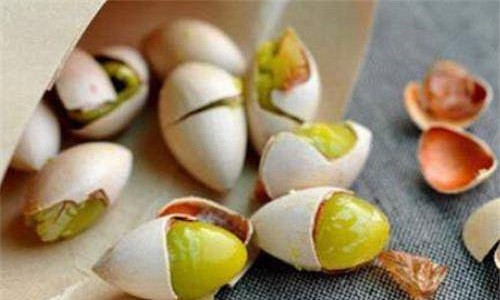 2. Bạch quả: Ăn nhiều quả bạch quả có thể thúc đẩy lưu thông máu và làm mềm mạch máu, ngăn ngừa hiệu quả sự xuất hiện của các bệnh tim mạch. Ảnh: Sohu.