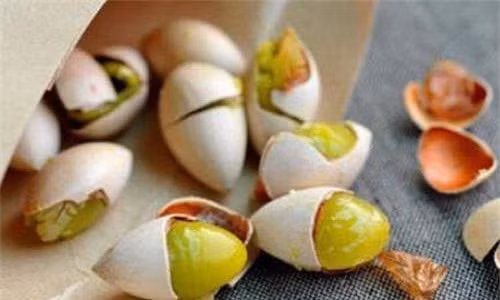 2. Bạch quả: Ăn nhiều quả bạch quả có thể thúc đẩy lưu thông máu và làm mềm mạch máu, ngăn ngừa hiệu quả sự xuất hiện của các bệnh tim mạch. Ảnh: Sohu.