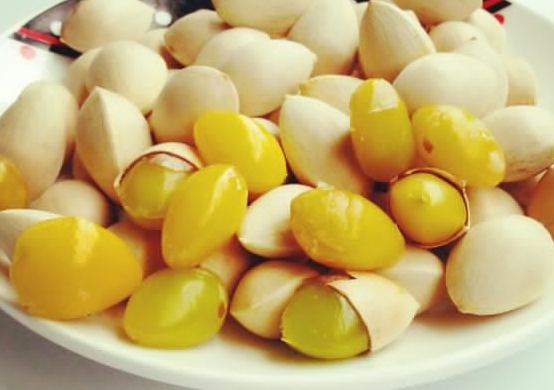 Ngoài ra, quả bạch quả còn chứa một số chất phenolic và flavonoid có tác dụng trì hoãn sự lão hóa, tốt cho dạ dày và tiêu hóa, tăng cường thể lực. Ảnh: PG.