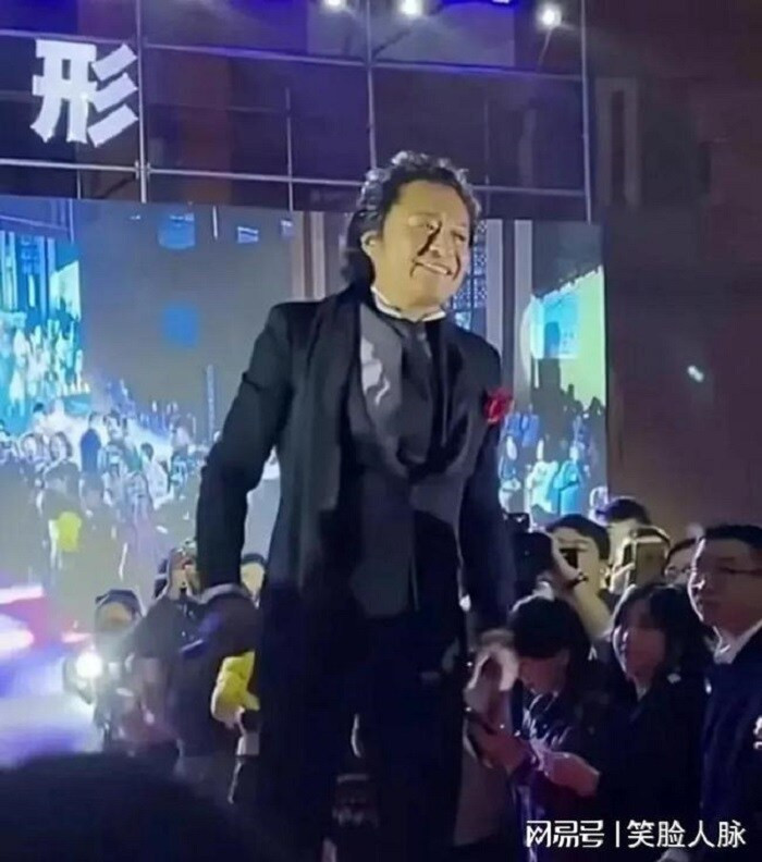 Giat minh voi gia cat-xe cua Ma Canh Dao khi ve nong thon hat-Hinh-2