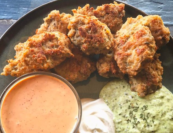 Kotleti của Nga thường được làm từ thịt bò hoặc thịt gà. Kotleti chiên giòn được phục vụ cùng với khoai tây nghiền, mì ống hoặc kasha kiều mạch. Ảnh: CT.