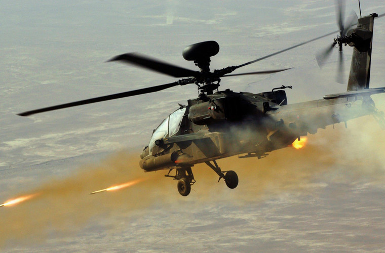 Ngoài Hellfire, Apache có thể mang được tên lửa không đối không AIM-92 Stinger và các loại rocket không đối đất 70mm. Nguồn ảnh: Youtube