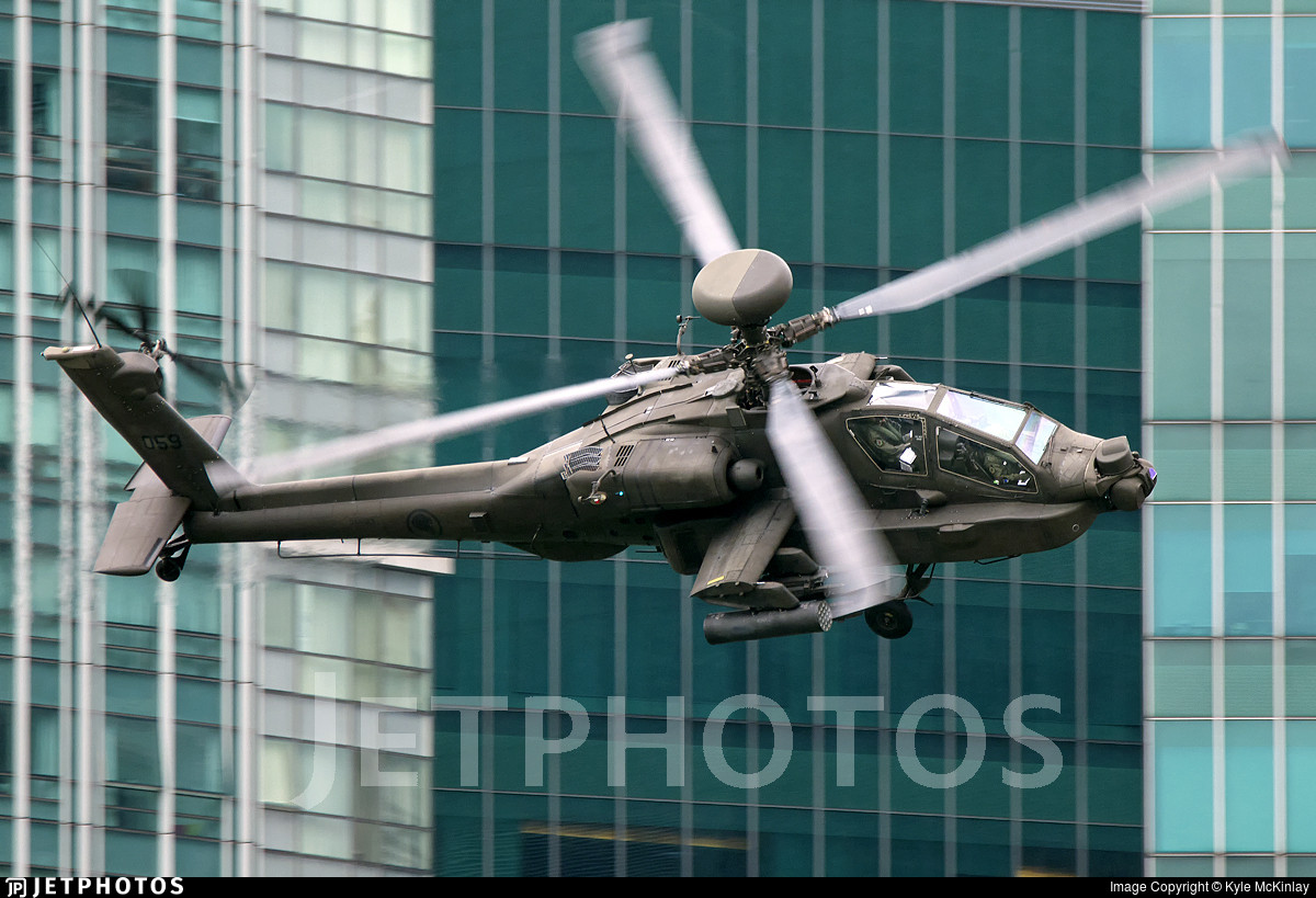 AH-64D Apache phiên bản của Singapore được trang bị cặp động cơ tuabin trục GE T700-701C cho phép nó đạt tốc độ tuần tra trung bình 260km/h, tốc độ tối đa 293km/h, bán kính tác chiến 480km, tốc độ leo cao 12,7m/s. Nguồn ảnh: Jetphotos