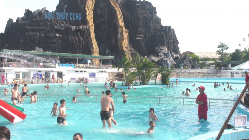  Thiên đường Bảo Sơn (Hoài Đức - Hà Nội): Chỉ cách Trung tâm hội nghị Quốc gia 6km, dọc theo Đại lộ Thăng Long, Thiên đường Bảo Sơn là địa điểm đáng được lựa chọn cho dịp mừng 2/9. Đây là khu giải trí tổng hợp, có rất nhiều trò chơi và cảnh quan sinh động, đa dạng cho sự trải nghiệm và tham quan.