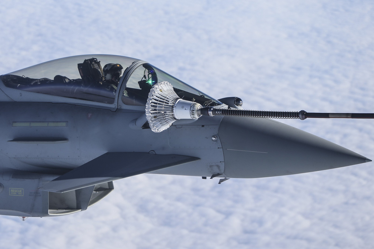 Còn Tổng thống Ukraine Volodymyr Zelenksy gợi ý rằng cần ít nhất 200.000 quân NATO để đảm bảo an ninh đầy đủ cho nước này nếu các bên đạt được một thỏa thuận ngừng bắn. Tuy nhiên, các đồng minh NATO châu Âu được cho là đang cân nhắc một lực lượng có quy mô nhỏ hơn nhiều.