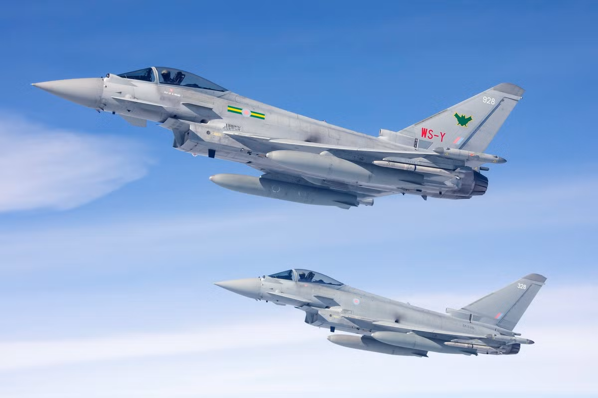 Trước đó, Thủ tướng Anh Keir Starmer đã tuyên bố rằng London "sẵn sàng và mong muốn" triển khai lực lượng gìn giữ hòa bình tại Ukraine như một phần của thỏa thuận an ninh sau một thỏa thuận ngừng bắn với Nga. Một nguồn tin chính phủ cấp cao nói với Times rằng sáng kiến tuần tra trên không liên quan đến máy bay quân sự Anh và các hệ thống phòng không bảo vệ chúng cần đến vài đơn vị bộ binh của London bên trong lãnh thổ Ukraine.