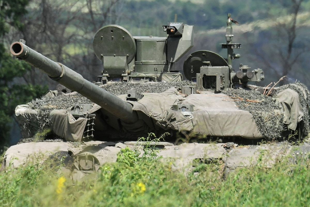 T-90MS cũng được trang bị mô-đun chiến đấu mới, bao gồm thiết bị điện tử hiện đại hóa và hệ thống điều khiển hỏa lực tự động Kalina, cung cấp độ chính xác cao hơn và nâng cao khả năng phối hợp với các đơn vị chiến đấu khác trên chiến trường.