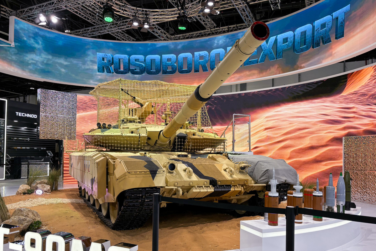 Bên thềm triển lãm IDEX 2025, Uralvagonzavod cũng cho ra mắt mẫu xe tăng T-90MS mới với những nâng cấp dựa trên kinh nghiệm từ chiến trường Ukraine.