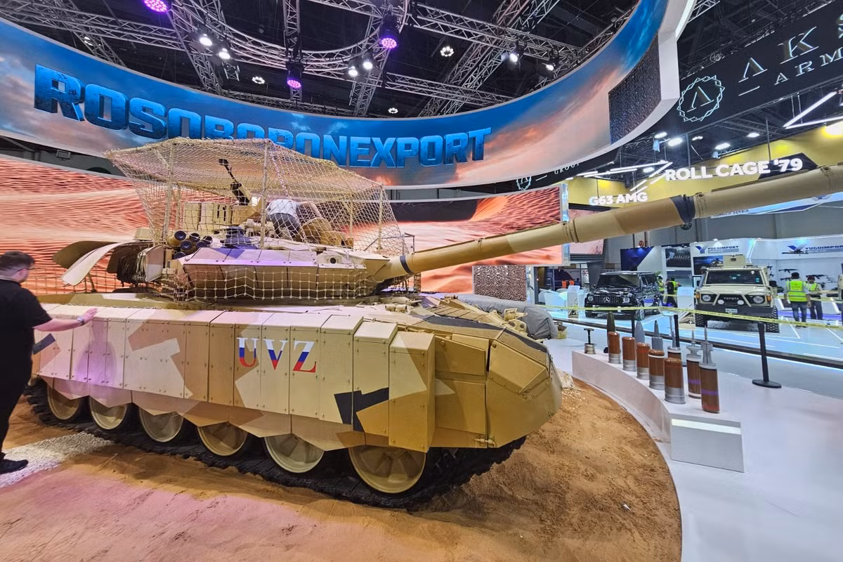 Cũng theo Uralvagonzavod, tầm quan trọng ngày càng tăng của máy bay không người lái trong chiến tranh hiện đại, được nhấn mạnh bởi cuộc xung đột ở Ukraine, đã thúc đẩy công ty này nâng cấp không ngừng các dòng xe tăng và xe bọc thép.