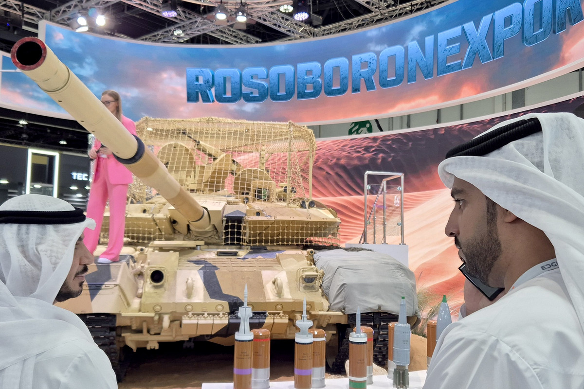 "Chúng tôi đặc biệt chú ý đến việc tự động hóa điều khiển máy bay không người lái, vì kíp lái xe tăng vẫn cần phải thực hiện nhiệm vụ chính của mình", đại diện Uralvagonzavod chia sẻ với Sputnik.