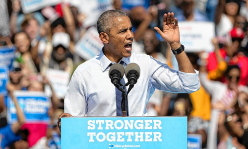 Ông Obama phát biểu trong cuộc vận động tranh cử giúp bà Clinton ở bên ngoài Bảo tàng nghệ thuật Philadelphia hôm 13/9.