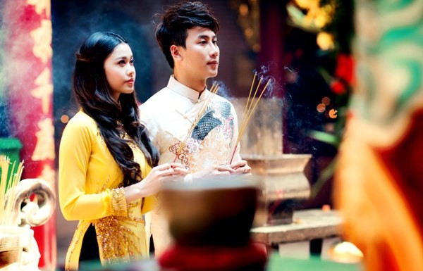 4. Hiểu nguyên lý Nghiệp (báo), Duyên (khởi) và quy luật Nhân quả: Triết lý Phật giáo về ác giả ác báo, có nhân ắt có quả, tạo duyên ác ắt gặp nghiệp ác ai cũng nên hiểu. Vì thế đi chùa phải song hành với thanh tâm. Người làm việc xấu nhận thức ra, biết hối lỗi, đi lễ Phật, sám hối lỗi lầm, xả bỏ vô minh, làm việc thiện tránh việc ác thì chắc chắn sẽ được đức Phật chứng giám và độ cho để chuyển hóa nghiệp.