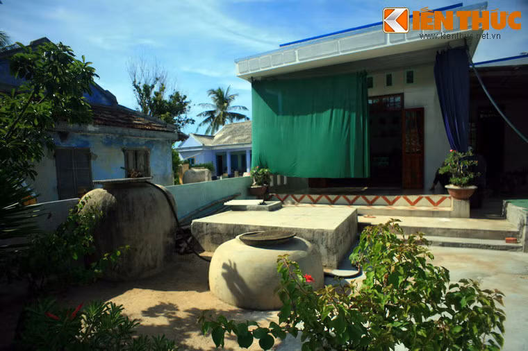 Kích thước quá khổ của những chiếc lu bắt nguồn từ điều kiện tự nhiên khắc nghiệt của đảo Bé: Đảo rất nhỏ, không có sông suối hay mạch nước ngầm, nguồn nước ngọt tự nhiên duy nhất là nước mưa. Vì vậy người dân phải chứa được nhiều nước nhất có thể vào mỗi mùa mưa.