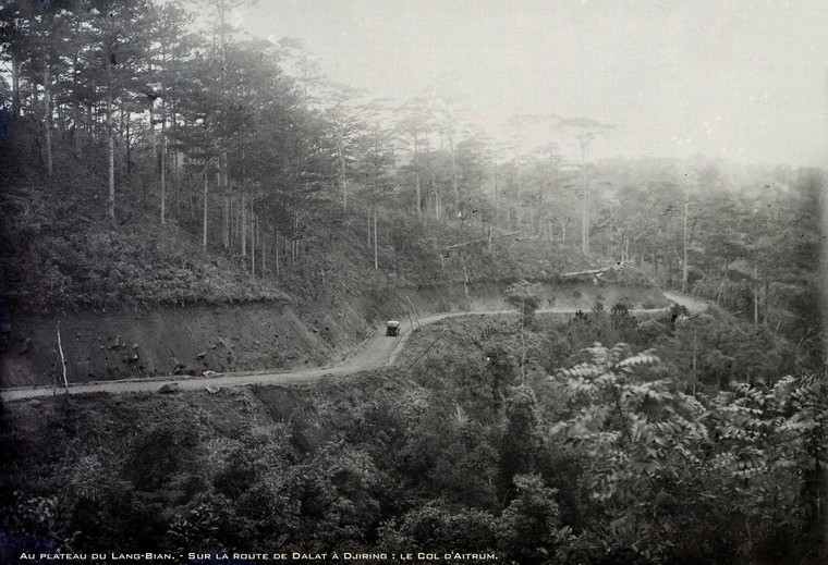 Khung cảnh trên tuyến đường từ Đà Lạt đi Di Linh.