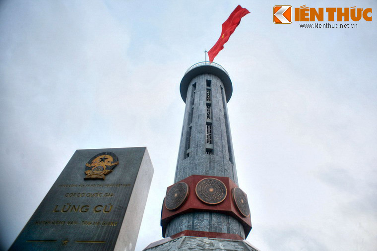 Trong 1.000 năm tồn tại, cột cờ đã được trùng tu hoặc xây dựng lại nhiều lần, những lần được ghi nhận gần đây là vào các năm 1887, 1992, 2000, 2002 và 2010. Đặc biệt vào năm 2010, công trình được xây mới với quy mô bề thế.