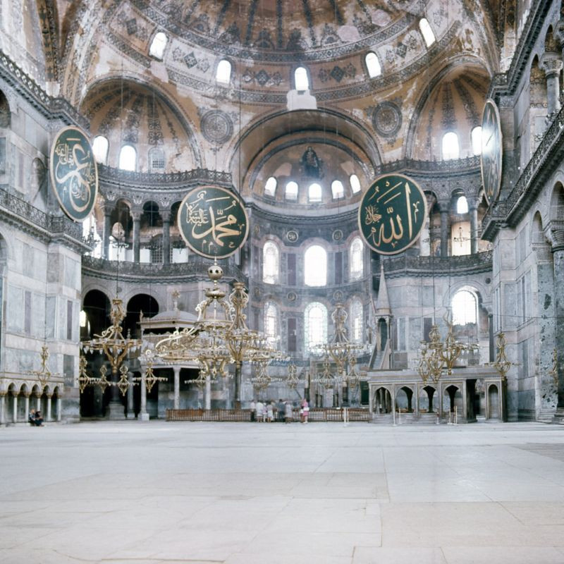 Bên trong bảo tàng Hagia Sophia, nơi từng là thánh đường Hồi giáo thời Trung cổ.