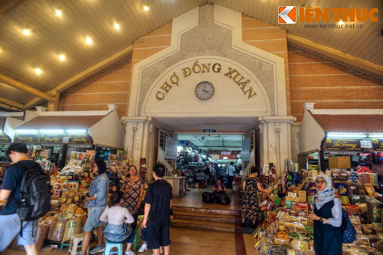 Sau năm 1954, chợ Đồng Xuân khẳng định vai trò của một khu chợ đầu mối lớn nhất Hà Nội và các tỉnh phía Bắc.