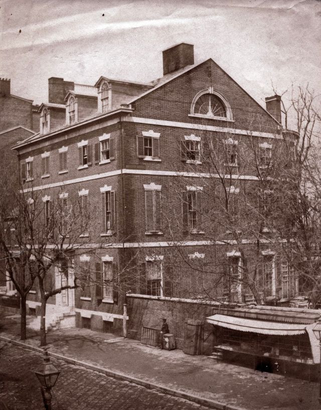 Một khu dinh thự ở Philadelphia năm 1856.