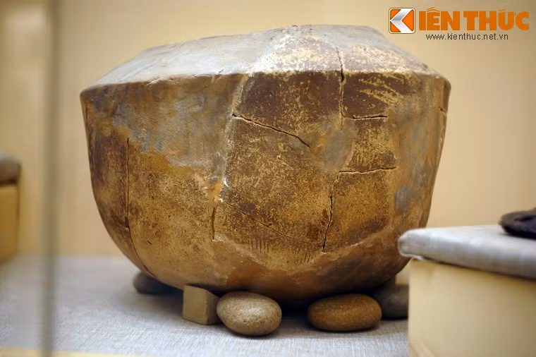 Văn hóa Đồng Nai là tên gọi của một nền văn hóa thời tiền sử phân bố trên địa bản các tỉnh miền Đông Nam Bộ ngày nay. Một nét đặc trưng của nền văn hóa này là hình thức mai táng bằng mộ vò.