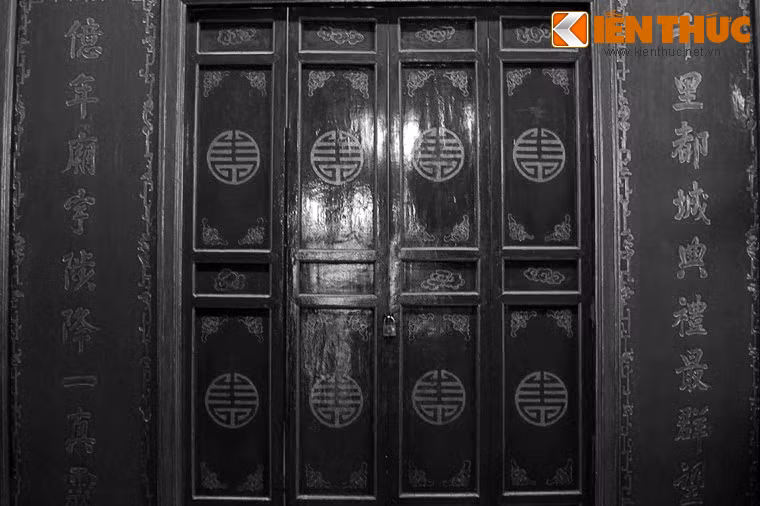 Giai thoại dân gian kể rằng Cao Biền dùng rất nhiều phép thuật khác nhau để triệt linh khí nước Nam như chuyện vãi hạt đậu thành binh lính, trồng cây, đào hào để phá long mạch…