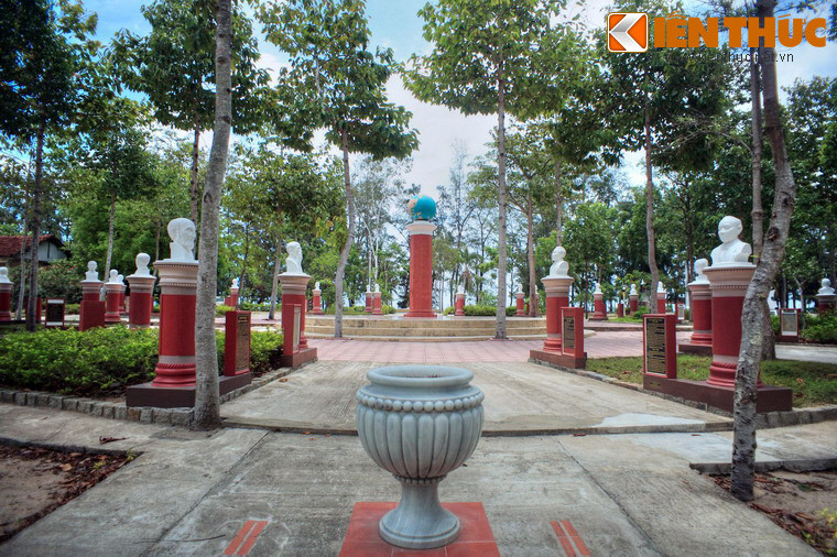 Lịch sử hình thành của khu vườn tượng bắt đầu vào năm 1984, khi bác sĩ Trần Hữu Ngoạn từ Nghệ An được điều động vào Quy Nhơn làm Giám đốc Trại phong Quy Hòa. Là người yêu nghệ thuật, từ năm 1985, ông đã lên ý tưởng xây dựng khu vườn tượng.