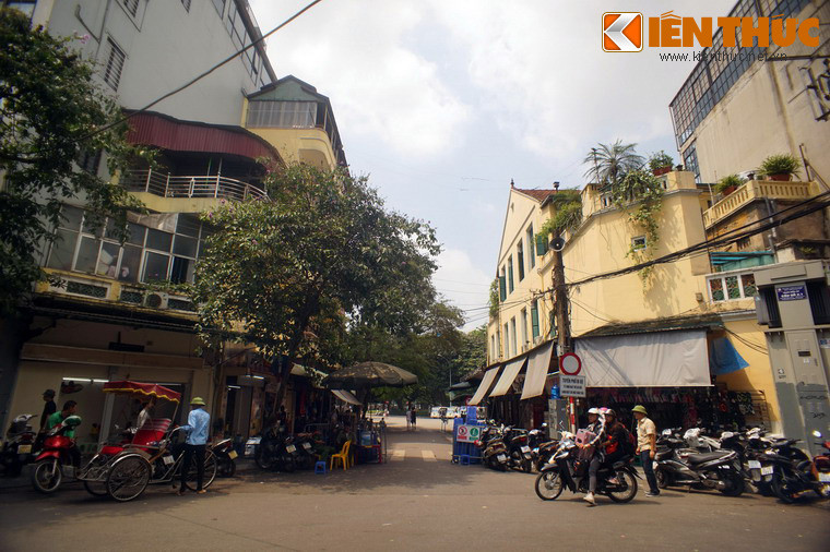 Có thể nói, dù rất ngắn, nhưng phố Hồ Hoàn Kiếm thực sự là một địa điểm rất thú vị để khám phá ở Hà Nội.