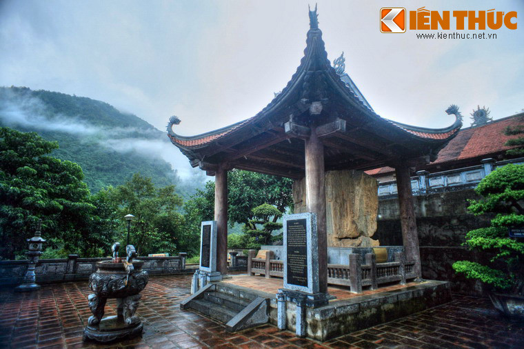 Nằm trong khuôn viên đền thờ vua Lê Thái Tổ thuộc xã Lê Lợi, huyện Nậm Nhùn, Lai Châu, bia Lê Lợi là một hiện vật lịch sử đặc biệt về một sự kiện lớn của nước Đại Việt đầu thời Hậu Lê.