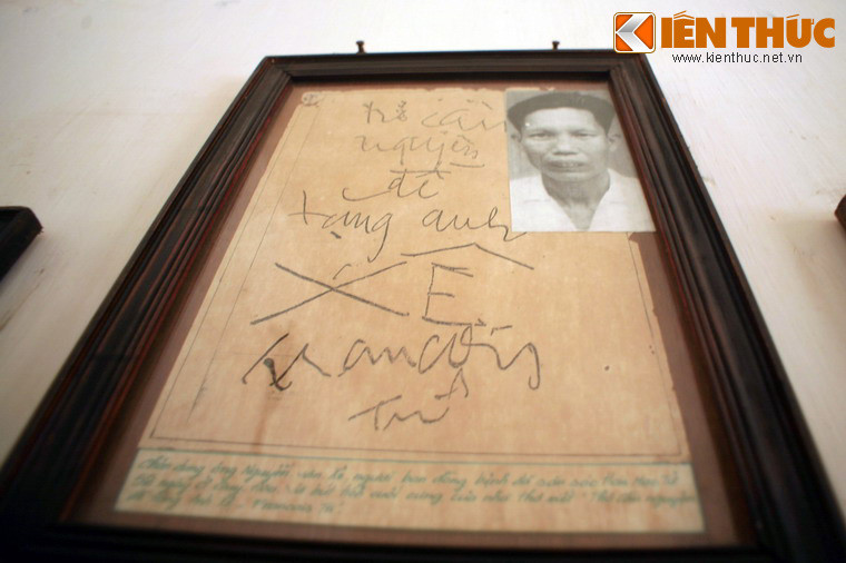 Bút tích cuối cùng của Hàn Mặc Tử là lời cám ơn gửi anh Nguyễn Văn Xê (người trong ảnh), bạn đồng bệnh đã săn sóc ông thời gian điều trị ở trại phong.