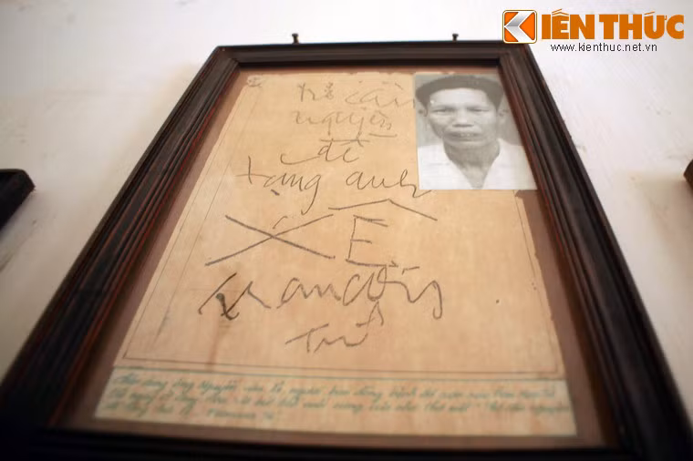 Bút tích cuối cùng của Hàn Mặc Tử là lời cám ơn gửi anh Nguyễn Văn Xê (người trong ảnh), bạn đồng bệnh đã săn sóc ông thời gian điều trị ở trại phong.