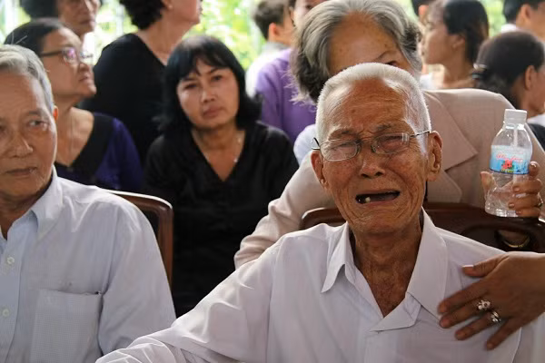 Nguyên Thủ tướng Phan Văn Khải ra đi để lại cho nhiều người sự tiếc nuối, nhớ thương.