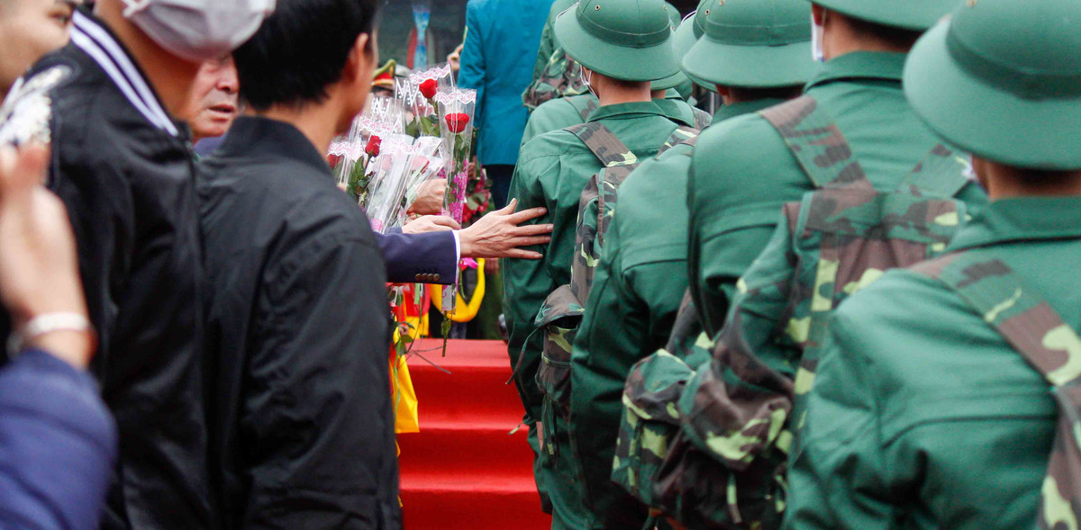 Thời hạn phục vụ tại ngũ trong thời bình của hạ sĩ quan, binh sĩ là 24 tháng.