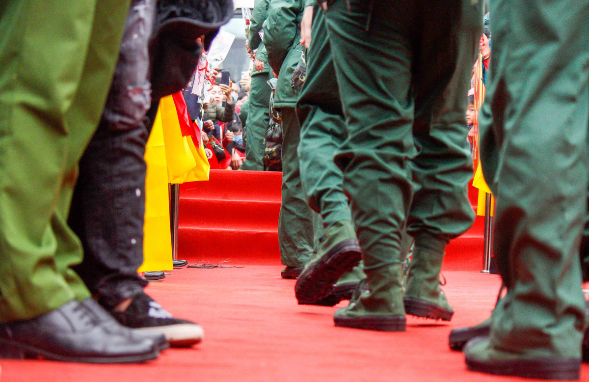 Những bước chân "đời lính" đầu tiên của các chàng trai trẻ