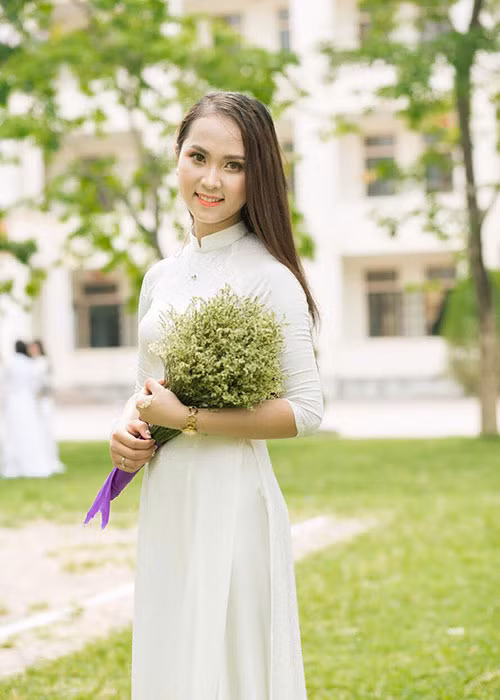 Trước Hoa hậu Việt Nam 2018, Diệu Ngân từng về nhất cuộc thi Người đẹp thanh niên thanh lịch huyện Diễn Châu 2017.