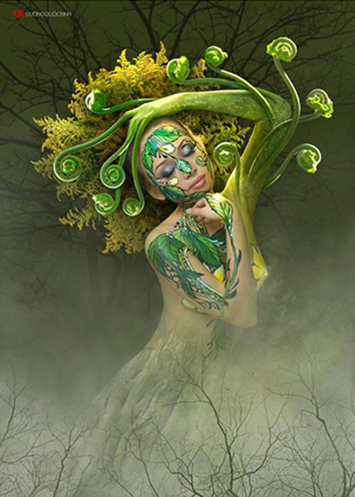 Dương Quốc Định giới thiệu đến khán giả bức ảnh "Sự chuyển hóa". Ảnh: Thethaovanhoa