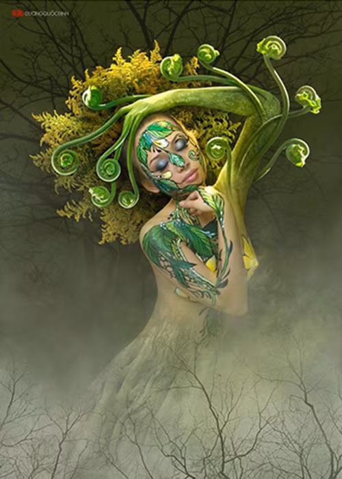 Dương Quốc Định giới thiệu đến khán giả bức ảnh "Sự chuyển hóa". Ảnh: Thethaovanhoa