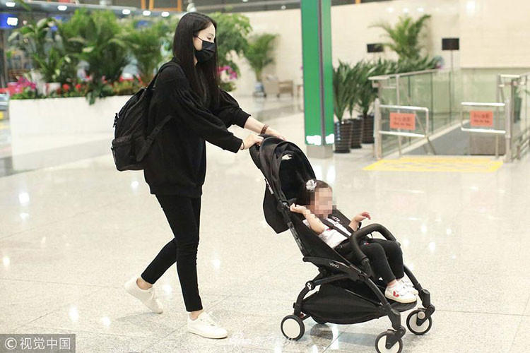 Đến nay, Đổng Tuyền luôn đứng ra bênh vực chồng đang vướng vòng lao lý. Ảnh: Sina