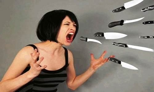 Có những lời nói hung ác một khi đã thốt ra rồi là không thu hồi lại được, khiến người nói sẽ phải hối hận cả đời. (Ảnh minh họa).