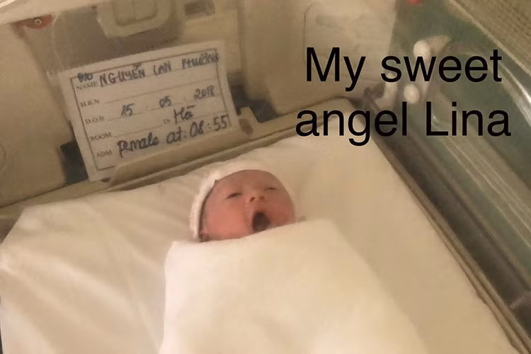 Giống Hà Anh, diễn viên Lan Phương cũng sinh con gái đầu lòng.