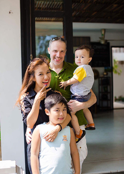 Nhiều người ngưỡng mộ cuộc hôn nhân của Lý Thanh Thảo bên chồng Tây.