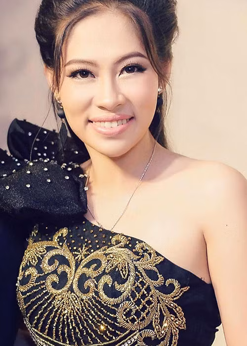 Chị gái của Đặng Thu Thảo sinh năm 1987, hơn em gái 8 tuổi.