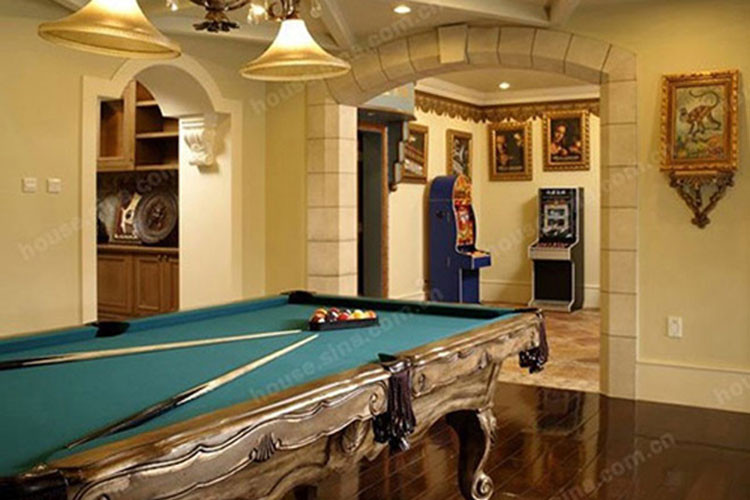 Có trong tay những bất động sản giá trị thế này nhưng Thư Kỳ lại kinh doanh cho thuê 7 năm qua và quyết định đi thuê nhà khác. Cô và Phùng Đức Luân kết hôn năm 2016 nhưng chưa có con. Cặp đôi có nhiều tin đồn, khi là chia tay, khi là mang thai nhưng đến nay vẫn chưa phản hồi gì.