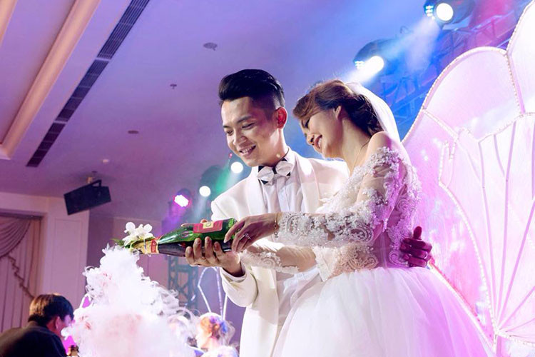 Mai Quốc Việt cũng lấy vợ Việt kiều. Bà xã của Mai Quốc Việt tên Kellie, bằng tuổi chồng (năm 1988), từng làm người mẫu.